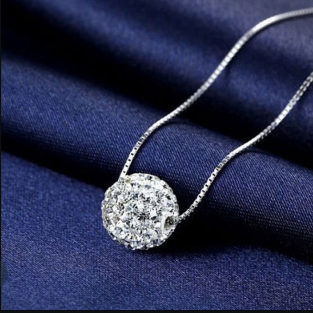 🌟New🌟Women’s Necklace Crystal Ball Pendant 🌟